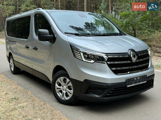 Серый Рено Трафик груз-пасс., объемом двигателя 2 л и пробегом 12 тыс. км за 42800 $, фото 1 на Automoto.ua