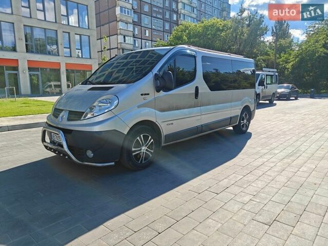 Коричневый Рено Трафик, объемом двигателя 2 л и пробегом 215 тыс. км за 12300 $, фото 1 на Automoto.ua