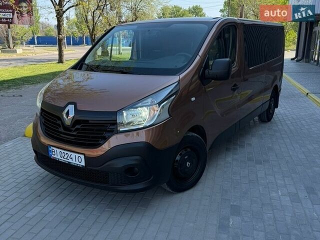 Коричневый Рено Трафик, объемом двигателя 1.6 л и пробегом 163 тыс. км за 15900 $, фото 1 на Automoto.ua