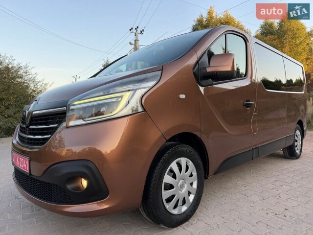 Коричневий Рено Трафік, об'ємом двигуна 2 л та пробігом 234 тис. км за 22750 $, фото 1 на Automoto.ua