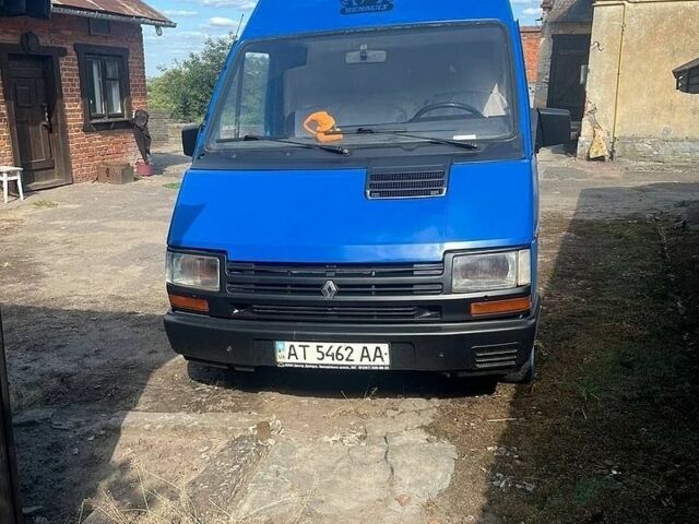 Червоний Рено Трафік, об'ємом двигуна 2.5 л та пробігом 460 тис. км за 1800 $, фото 1 на Automoto.ua