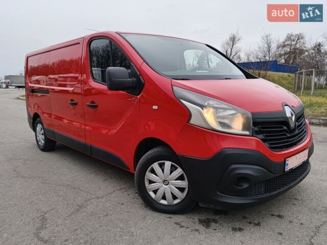 Красный Рено Трафик, объемом двигателя 1.6 л и пробегом 235 тыс. км за 14499 $, фото 1 на Automoto.ua