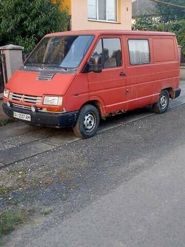 Красный Рено Трафик, объемом двигателя 1.9 л и пробегом 250 тыс. км за 1800 $, фото 1 на Automoto.ua