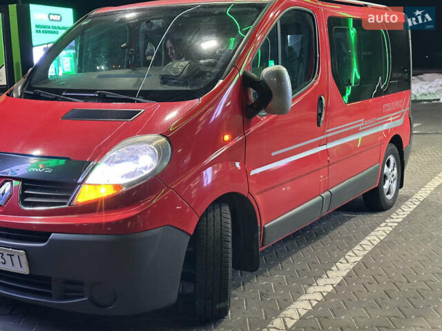 Красный Рено Трафик, объемом двигателя 2 л и пробегом 272 тыс. км за 9100 $, фото 1 на Automoto.ua