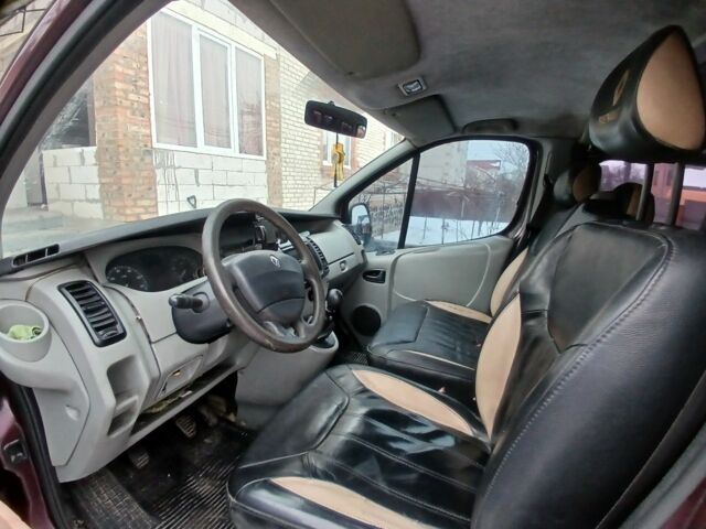 Красный Рено Трафик, объемом двигателя 1.9 л и пробегом 431 тыс. км за 6870 $, фото 1 на Automoto.ua