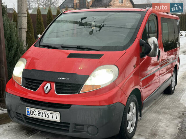 Красный Рено Трафик, объемом двигателя 2 л и пробегом 272 тыс. км за 8777 $, фото 1 на Automoto.ua