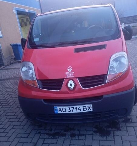 Красный Рено Трафик, объемом двигателя 2 л и пробегом 284 тыс. км за 7500 $, фото 1 на Automoto.ua
