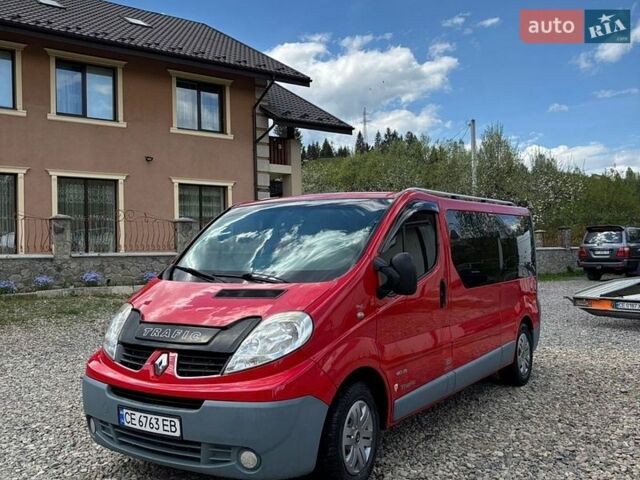 Красный Рено Трафик, объемом двигателя 2 л и пробегом 350 тыс. км за 9100 $, фото 1 на Automoto.ua