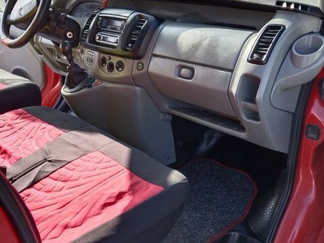 Красный Рено Трафик, объемом двигателя 2 л и пробегом 350 тыс. км за 8590 $, фото 1 на Automoto.ua