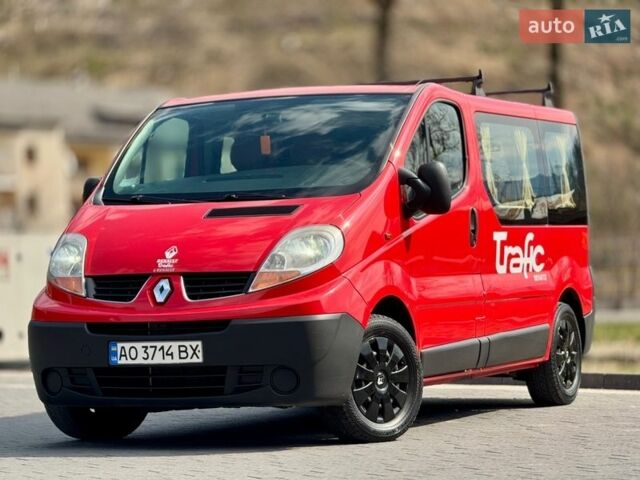 Червоний Рено Трафік, об'ємом двигуна 2 л та пробігом 280 тис. км за 8300 $, фото 1 на Automoto.ua