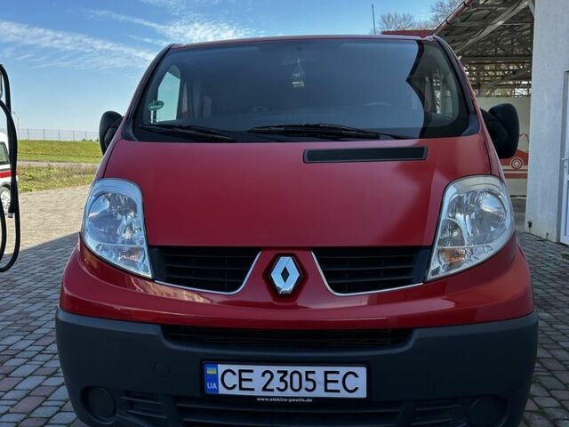 Красный Рено Трафик, объемом двигателя 2.5 л и пробегом 284 тыс. км за 11654 $, фото 1 на Automoto.ua