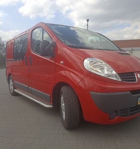 Червоний Рено Трафік, об'ємом двигуна 2 л та пробігом 211 тис. км за 9500 $, фото 1 на Automoto.ua