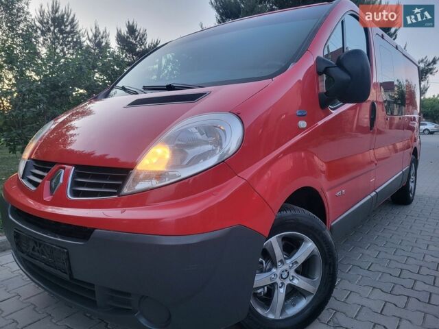 Красный Рено Трафик, объемом двигателя 2 л и пробегом 297 тыс. км за 11700 $, фото 1 на Automoto.ua