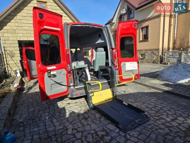 Красный Рено Трафик, объемом двигателя 2 л и пробегом 65 тыс. км за 17770 $, фото 1 на Automoto.ua