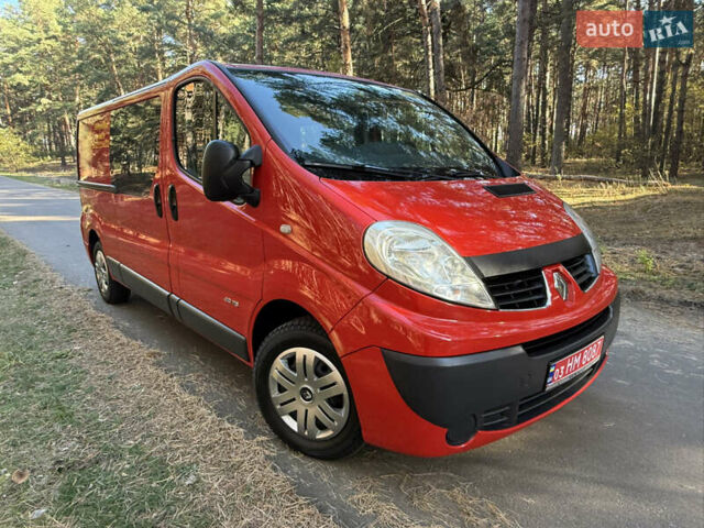 Красный Рено Трафик, объемом двигателя 2 л и пробегом 280 тыс. км за 14800 $, фото 1 на Automoto.ua