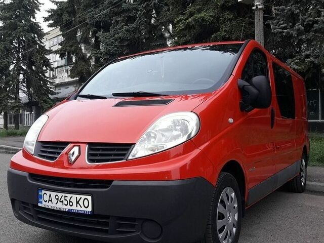 Червоний Рено Трафік, об'ємом двигуна 2 л та пробігом 221 тис. км за 13700 $, фото 1 на Automoto.ua