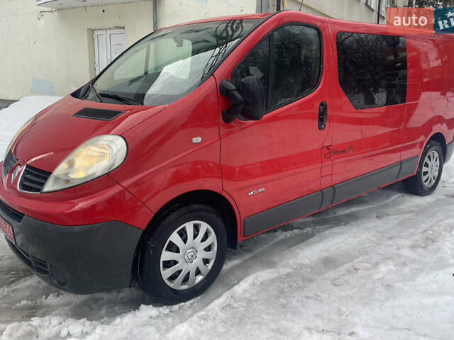 Красный Рено Трафик, объемом двигателя 2 л и пробегом 220 тыс. км за 12400 $, фото 1 на Automoto.ua