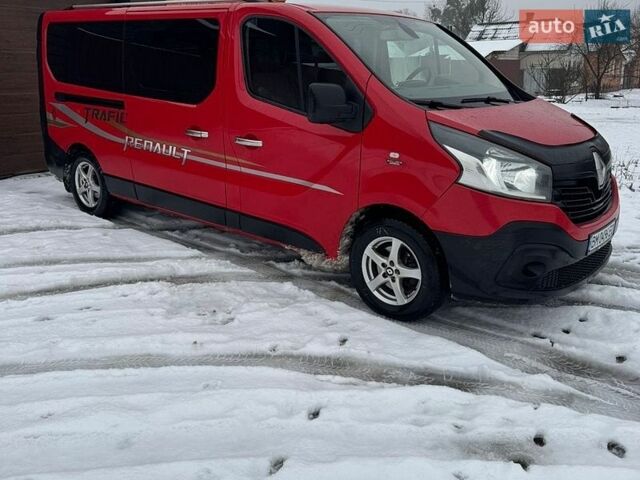 Красный Рено Трафик, объемом двигателя 1.6 л и пробегом 350 тыс. км за 14800 $, фото 1 на Automoto.ua
