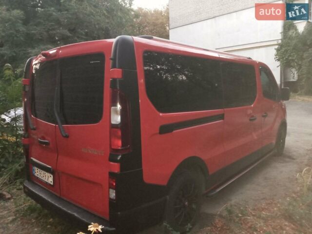 Красный Рено Трафик, объемом двигателя 1.6 л и пробегом 230 тыс. км за 19000 $, фото 1 на Automoto.ua