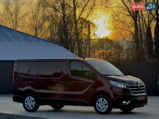 Красный Рено Трафик, объемом двигателя 2 л и пробегом 31 тыс. км за 23999 $, фото 1 на Automoto.ua