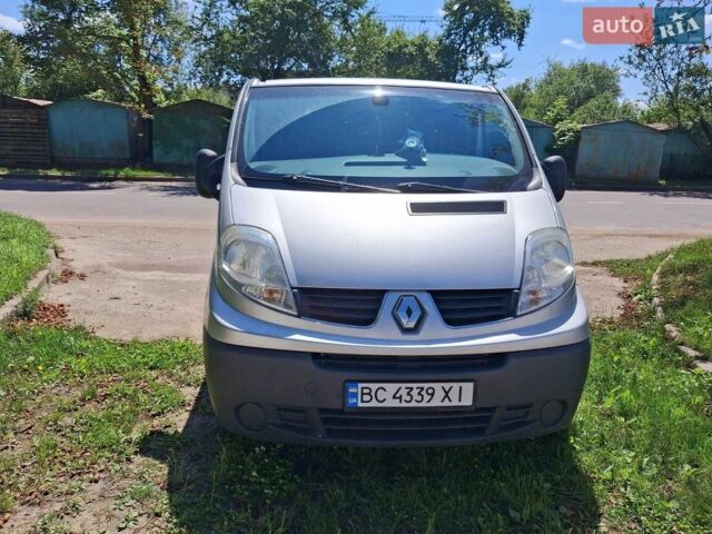 Рено Трафик, объемом двигателя 2.5 л и пробегом 180 тыс. км за 13800 $, фото 1 на Automoto.ua