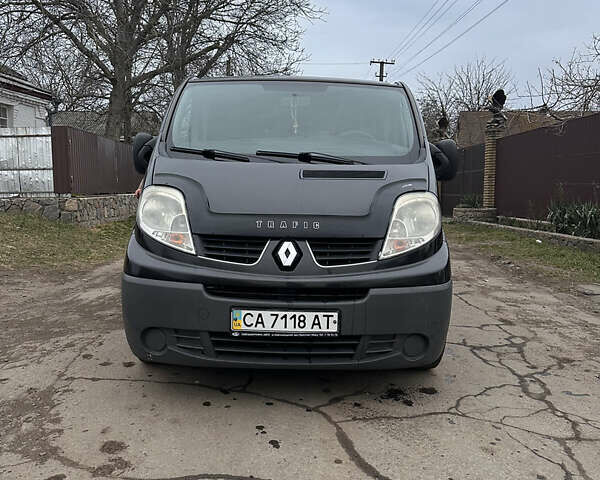Рено Трафик, объемом двигателя 2.5 л и пробегом 332 тыс. км за 9000 $, фото 1 на Automoto.ua