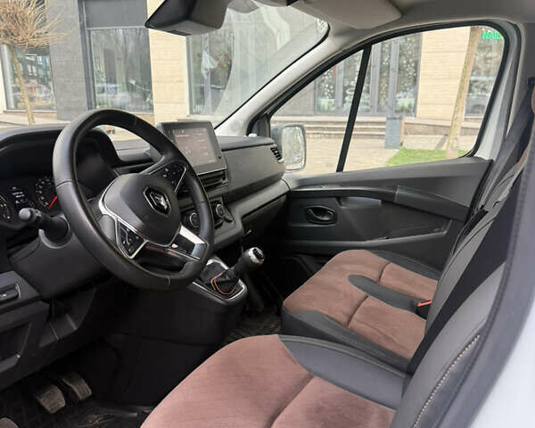 Рено Трафик, объемом двигателя 2 л и пробегом 140 тыс. км за 33000 $, фото 1 на Automoto.ua