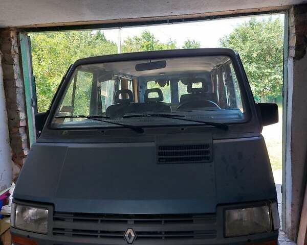 Рено Трафик, объемом двигателя 2.5 л и пробегом 145 тыс. км за 5000 $, фото 1 на Automoto.ua