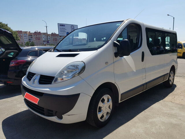 Белый Рено Трафик пасс., объемом двигателя 2 л и пробегом 120 тыс. км за 12900 $, фото 1 на Automoto.ua