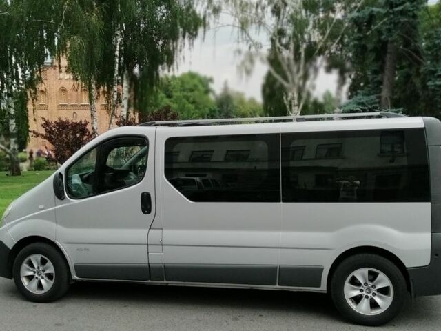 Серый Рено Трафик пасс., объемом двигателя 0 л и пробегом 348 тыс. км за 12550 $, фото 1 на Automoto.ua