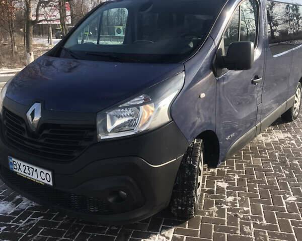 Синий Рено Трафик пасс., объемом двигателя 1.6 л и пробегом 156 тыс. км за 14000 $, фото 1 на Automoto.ua
