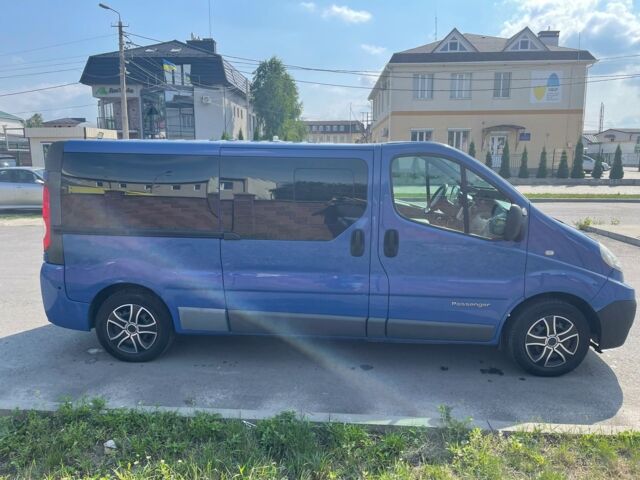Синий Рено Трафик пасс., объемом двигателя 2 л и пробегом 220 тыс. км за 10500 $, фото 1 на Automoto.ua
