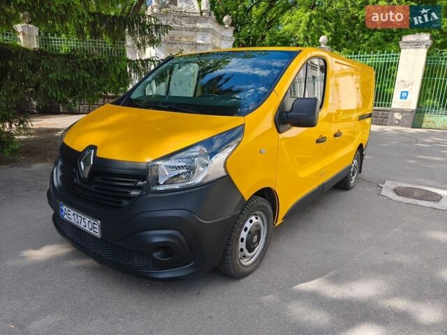 Желтый Рено Трафик, объемом двигателя 1.6 л и пробегом 208 тыс. км за 13600 $, фото 1 на Automoto.ua
