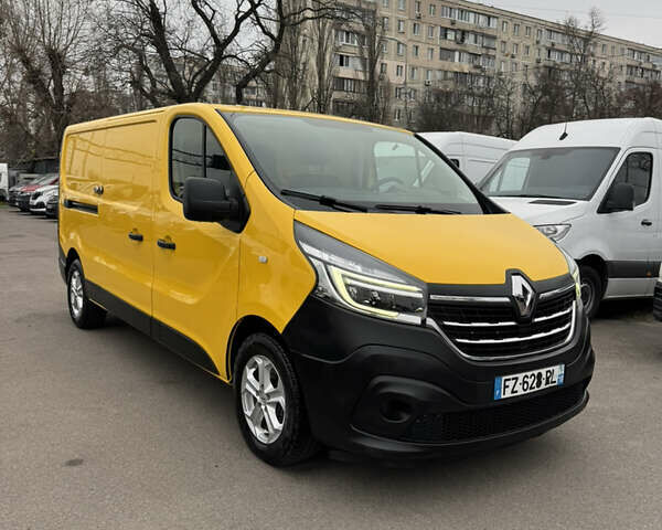 Жовтий Рено Трафік, об'ємом двигуна 2 л та пробігом 220 тис. км за 18900 $, фото 1 на Automoto.ua
