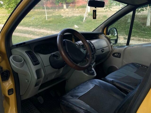 Жовтий Рено Трафік, об'ємом двигуна 1.9 л та пробігом 275 тис. км за 6000 $, фото 1 на Automoto.ua