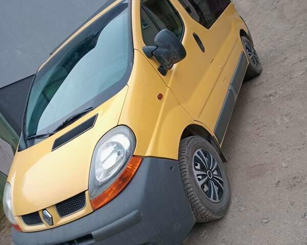 Желтый Рено Трафик, объемом двигателя 1.9 л и пробегом 303 тыс. км за 5200 $, фото 1 на Automoto.ua