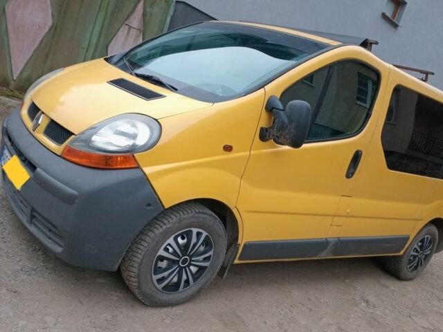Желтый Рено Трафик, объемом двигателя 0 л и пробегом 303 тыс. км за 5200 $, фото 1 на Automoto.ua