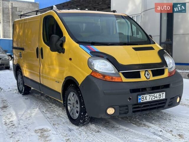 Желтый Рено Трафик, объемом двигателя 1.87 л и пробегом 420 тыс. км за 4700 $, фото 1 на Automoto.ua