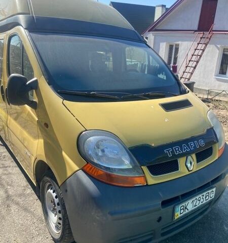 Желтый Рено Трафик, объемом двигателя 1.9 л и пробегом 290 тыс. км за 7500 $, фото 1 на Automoto.ua