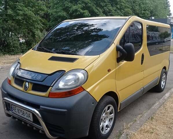 Жовтий Рено Трафік, об'ємом двигуна 1.9 л та пробігом 401 тис. км за 7900 $, фото 1 на Automoto.ua