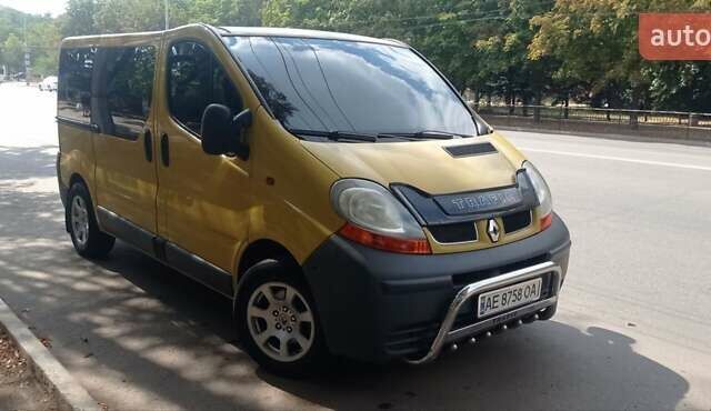 Желтый Рено Трафик, объемом двигателя 1.9 л и пробегом 415 тыс. км за 8900 $, фото 1 на Automoto.ua