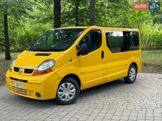 Желтый Рено Трафик, объемом двигателя 1.87 л и пробегом 402 тыс. км за 5500 $, фото 1 на Automoto.ua