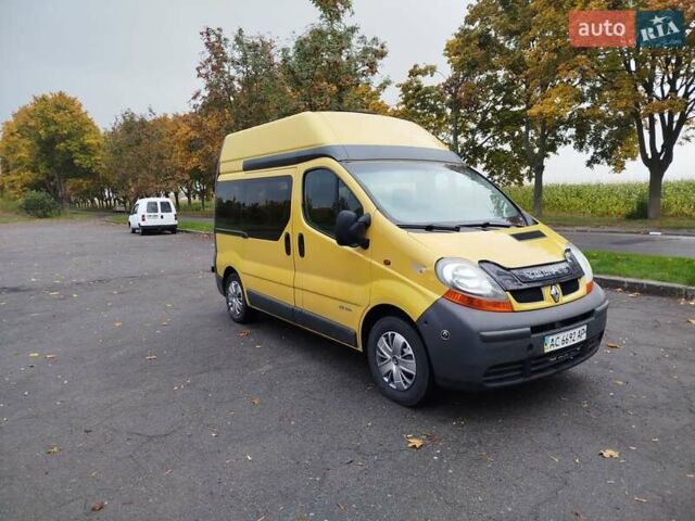 Желтый Рено Трафик, объемом двигателя 1.9 л и пробегом 444 тыс. км за 6500 $, фото 1 на Automoto.ua