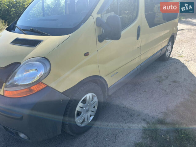Жовтий Рено Трафік, об'ємом двигуна 2.5 л та пробігом 386 тис. км за 9000 $, фото 1 на Automoto.ua