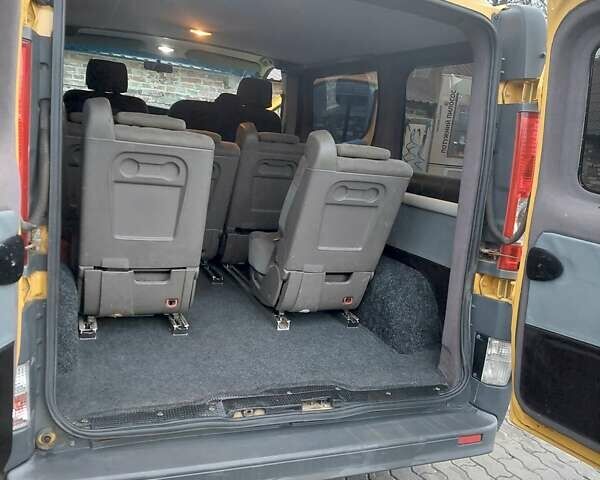 Желтый Рено Трафик, объемом двигателя 2 л и пробегом 187 тыс. км за 7800 $, фото 1 на Automoto.ua