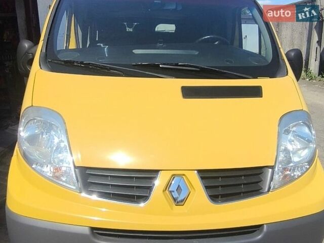 Желтый Рено Трафик, объемом двигателя 2.46 л и пробегом 289 тыс. км за 10500 $, фото 1 на Automoto.ua