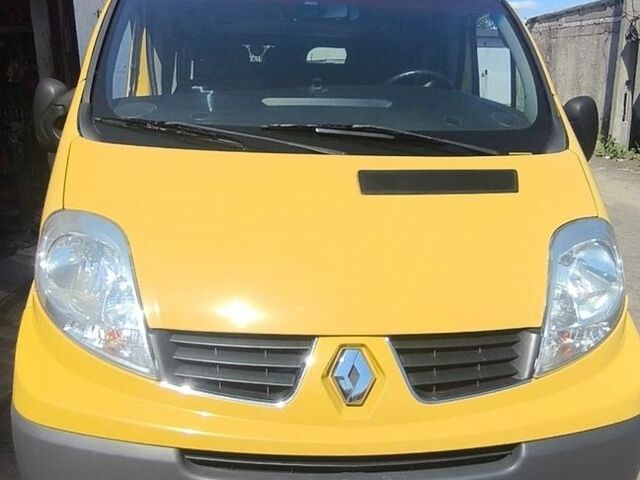 Желтый Рено Трафик, объемом двигателя 2.46 л и пробегом 289 тыс. км за 10500 $, фото 1 на Automoto.ua