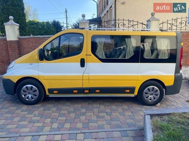 Желтый Рено Трафик, объемом двигателя 2 л и пробегом 280 тыс. км за 9250 $, фото 1 на Automoto.ua