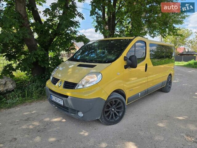 Желтый Рено Трафик, объемом двигателя 2 л и пробегом 250 тыс. км за 10900 $, фото 1 на Automoto.ua