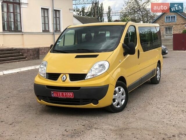 Желтый Рено Трафик, объемом двигателя 2 л и пробегом 233 тыс. км за 14700 $, фото 1 на Automoto.ua
